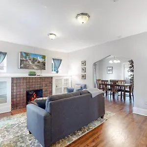 https://denver-home-near-zoo-museum-cherry-creek-etc.seedenverhotels.com